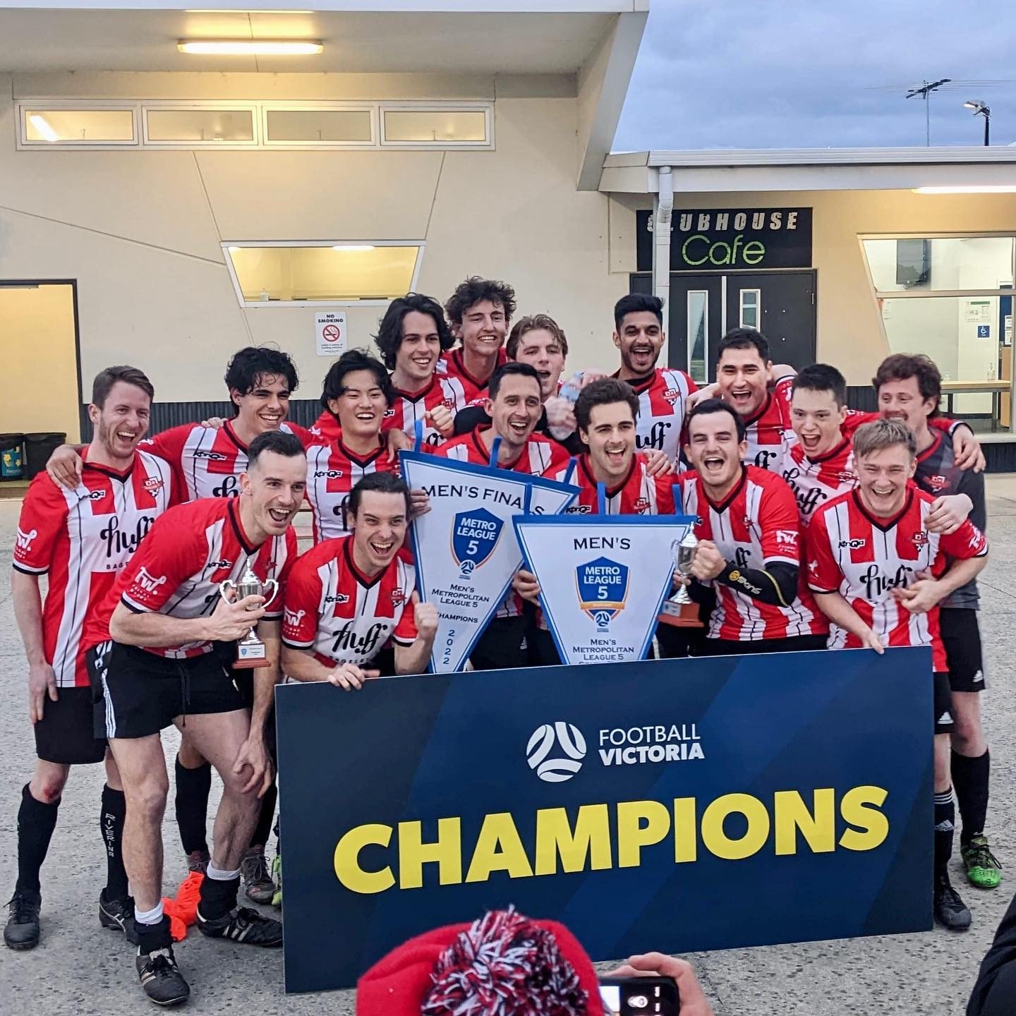 The Seniors with the Metro League 5 premiership and championship pennants, 2022